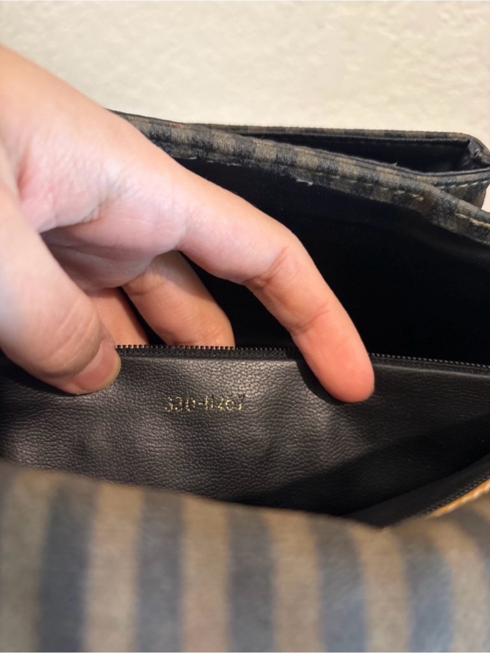 Fendi Vintage Pequín Stripe
Crossbody Bag - Picture 11 of 15